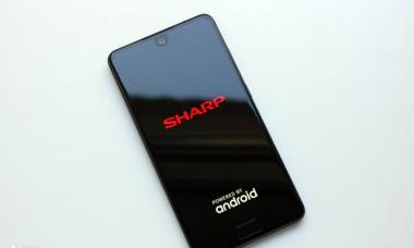 Sharp Aquos S2: смартфон с безрамочным дисплеем и самым узким сканером отпечатков пальцев